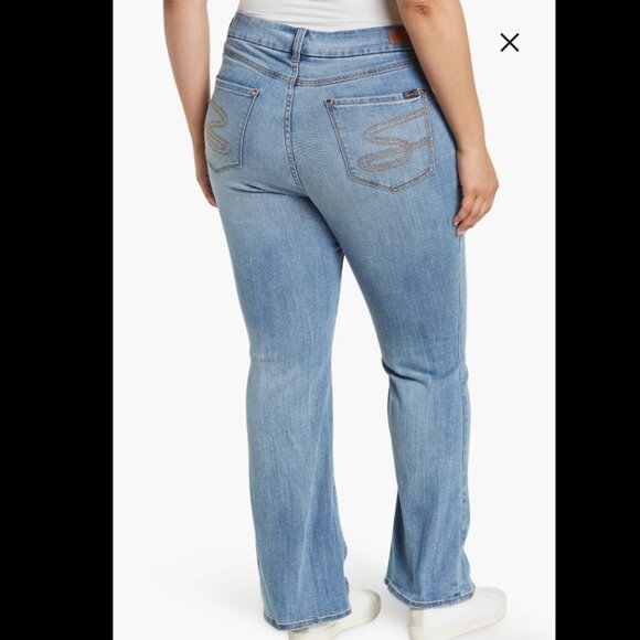 Seven7 High Rise Flare Jeans in Laguna Wash 18W Petite - Picture 2 of 15